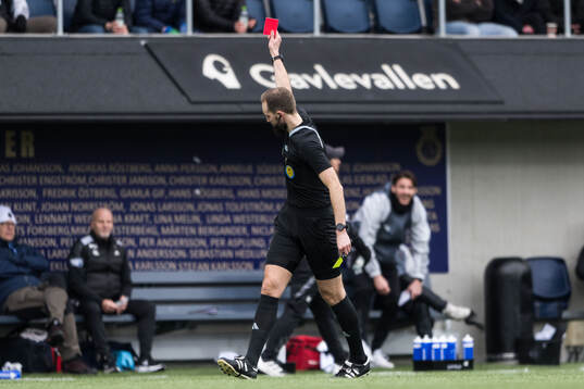 Domare Andreas Dufva-Johansson och Gefles tränare Mikael