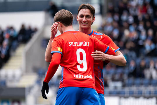 Helsingborgs Taylor Silverholt och Wilhelm Nilsson jublar