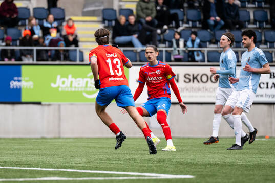 Helsingborgs Wilhelm Loeper och Ervin Gigovic jublar