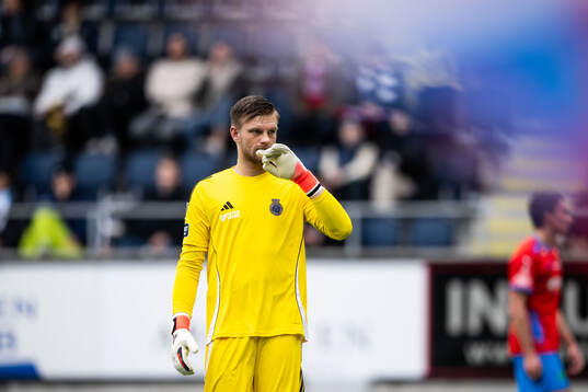 Gefles målvakt Oscar Jonsson deppar