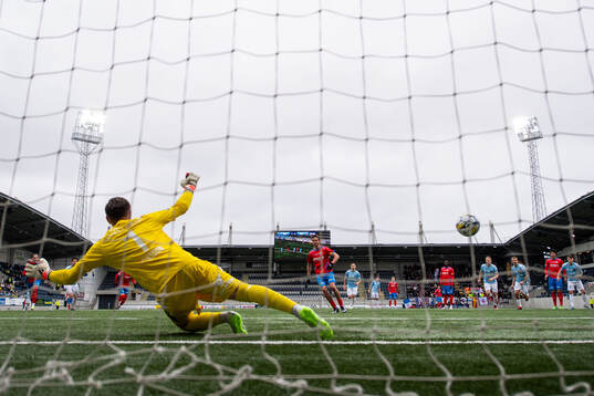 Helsingborgs Wilhelm Loeper gör 1-3 bakom Gefles målvakt