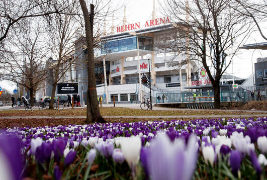 Blommor utanför Behrn Arena