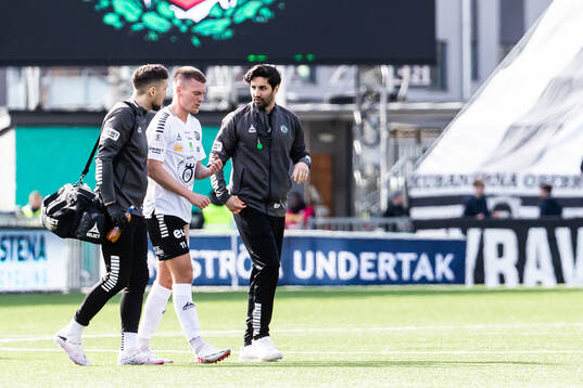Örebros Samuel Kroon utgår skadad
