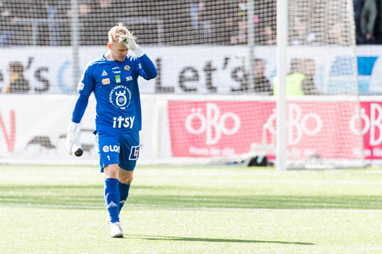 Örebros målvakt Malte Påhlsson deppar