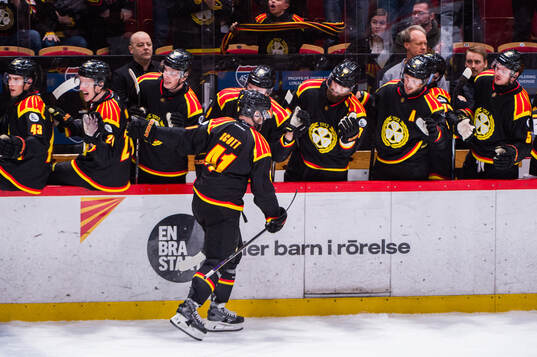 Brynäs Greg Scott jublar med båset