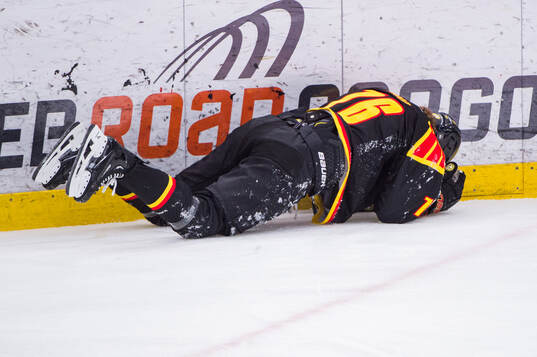Brynäs Oskar Kvist har ont