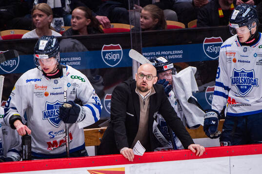 Karlskogas tränare Dennis Hall