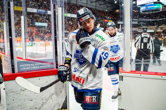 Karlskogas Andre Edvardsen Simen deppar