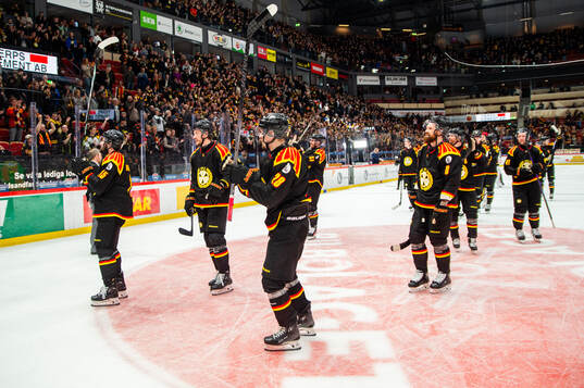 Brynäs spelare jublar