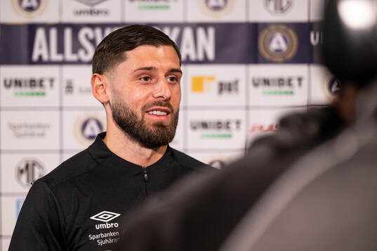 Elfsborgs Arber Zeneli ntervjuas av Discovery