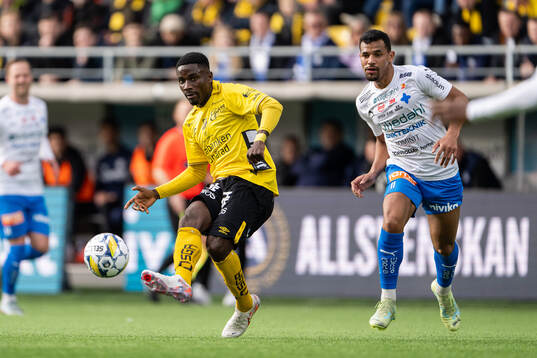 Elfsborgs Michael Baidoo och Värnamos Wenderson Oliveira