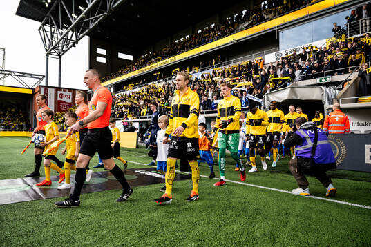 Lagen kommer in till match