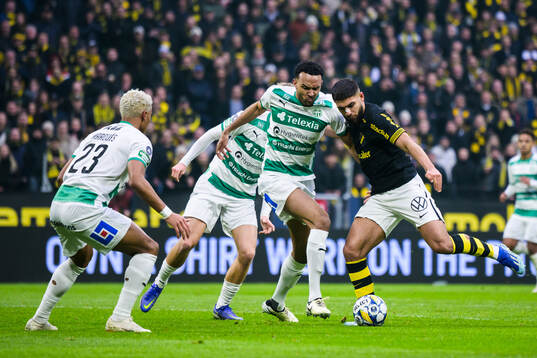 Västerås Alex Douglas och AIKs Omar Faraj