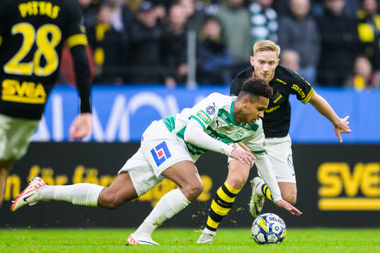 Västerås Mattéo Alrich Mawulé Ahlinvi och AIKs Eskil Edh