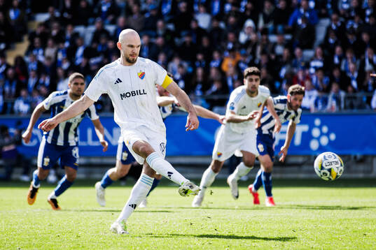 Djurgårdens Marcus Danielson gör 0-1 på straff