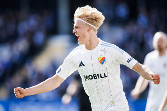 Djurgårdens Lucas Bergvall jublar