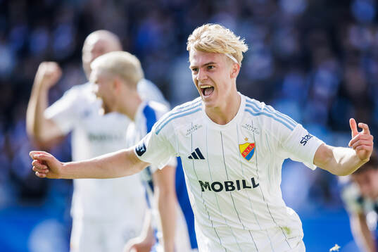 Djurgårdens Lucas Bergvall jublar