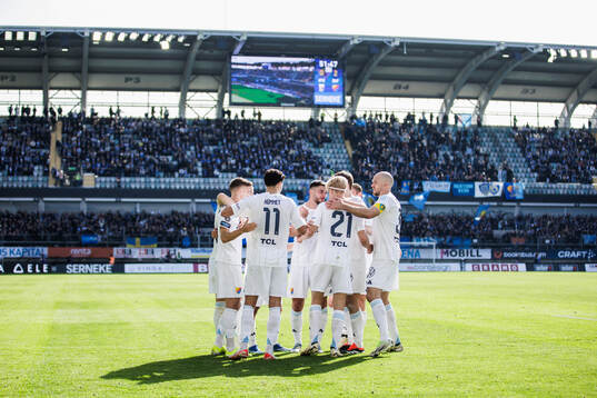 Djurgårdens Lucas Bergvall jublar med lagkamrater