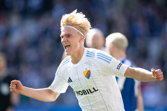 Djurgårdens Lucas Bergvall jublar
