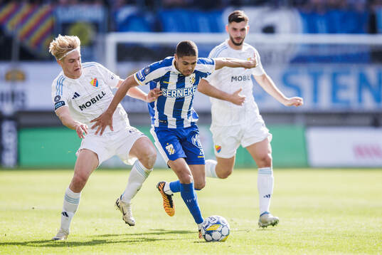 Djurgårdens Lucas Bergvall och IFK Göteborgs Thomas Santos