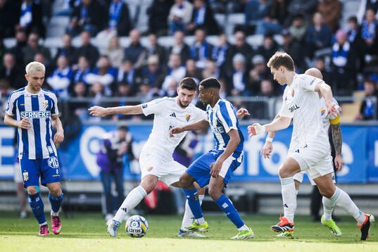 Djurgårdens Besard Sabovic och IFK Göteborgs Paulos