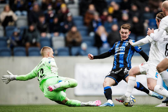 Halmstads målvakt Tim Erlandsson och Sirius Noel Milleskog