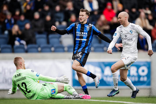 Halmstads målvakt Tim Erlandsson och Andreas Johansson och