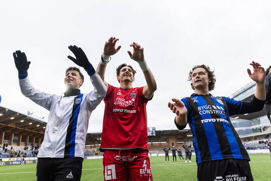 Sirius målvakt David Mitov Nilsson jublar