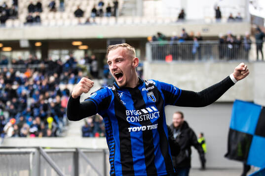 Sirius Jakob Voelkerling Persson jublar