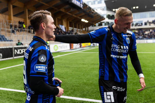 Sirius Noel Milleskog jublar med Jakob Voelkerling Persson