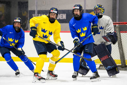 Hanna Olsson and Linnéa Andersson of Sweden at a practice