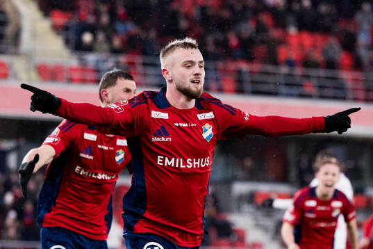 Östers Chriss-Albin Mörfelt jublar
