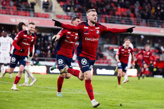 Östers Chriss-Albin Mörfelt jublar