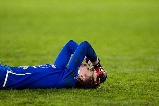Degerfors målvakt Wille Jakobsson deppar