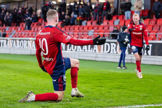 Östers Chriss-Albin Mörfelt jublar