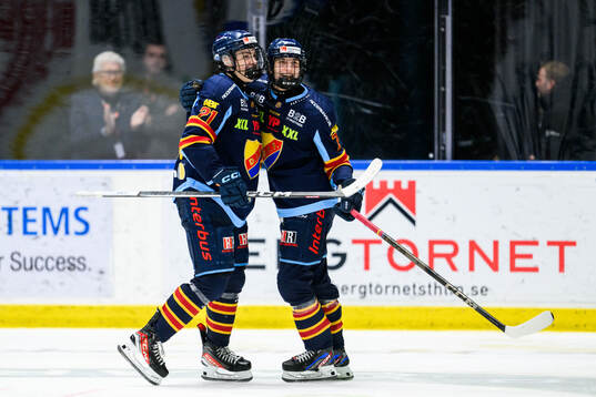Djurgårdens Linus Eriksson och Victor Eklund jublar