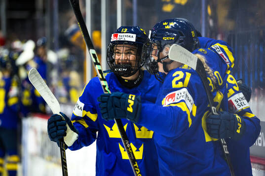 Bläddra bland fler bilder av Ice Hockey, 2024 IIHF Women's World Championship, Denmark - Sweden