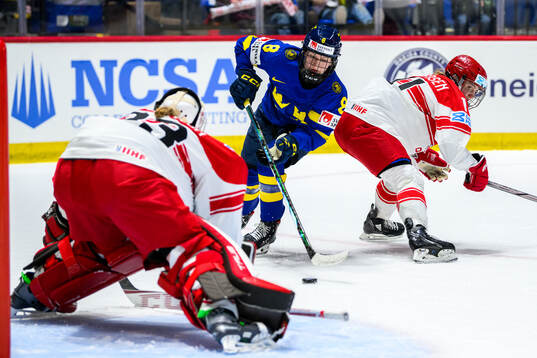 Hilda Svensson of Sweden and Amalie Andersen of Denmark