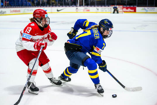 Frida Kielstrup of Denmark and Mira Jungåker of Sweden