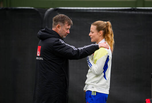 Head coach Peter Gerhardsson and Anna Anvegård of Sweden