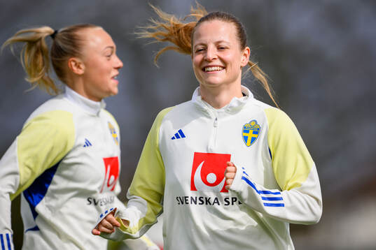 Hanna Bennison and Anna Anvegård of Sweden of the women's