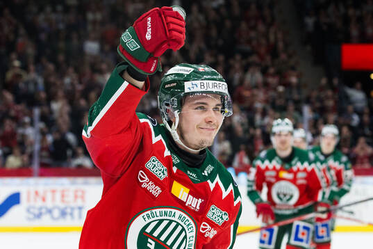 Frölundas Jere Innala jublar