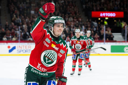 Frölundas Jere Innala jublar