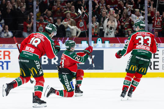 Frölundas Jere Innala jublar
