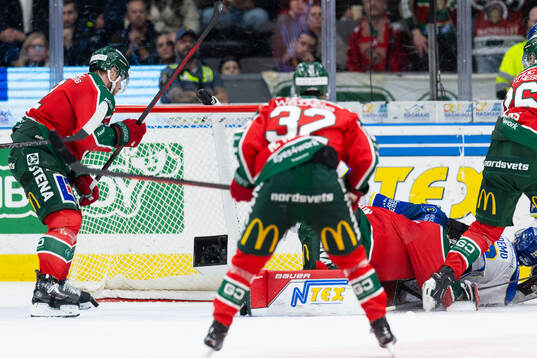 Leksands Lukas Vejdemo gör 1-1 på Frölundas målvakt