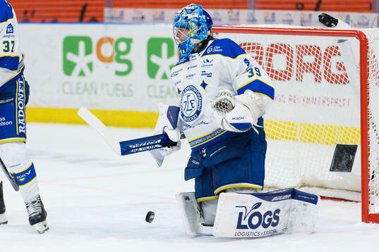 Leksands målvakt Filip Larsson deppar