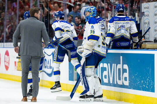 Leksands målvakt Filip Larsson deppar