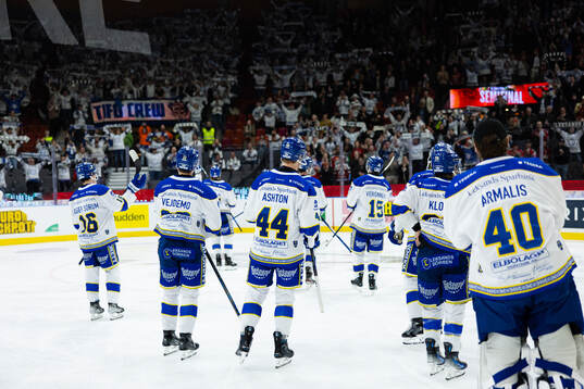 Leksands spelare deppar och tackar sina supportrar