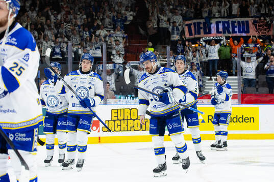 Leksands spelare deppar och tackar sina supportrar