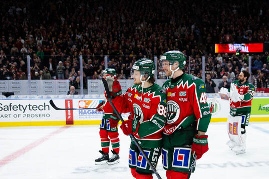 Frölundas Malte Strömwall och Carl Klingberg  jublar och